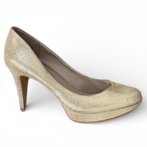 Vince Camuto Zella Heels Women’s 9 Metallic Gold Platform Closed Toe 3.5” Heel‎